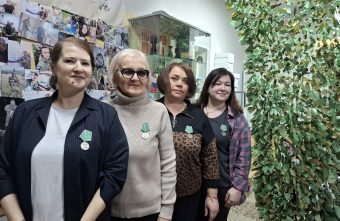 Жительниц Калязина наградили за помощь бойцам СВО Жительниц Калязина наградили за помощь бойцам СВО