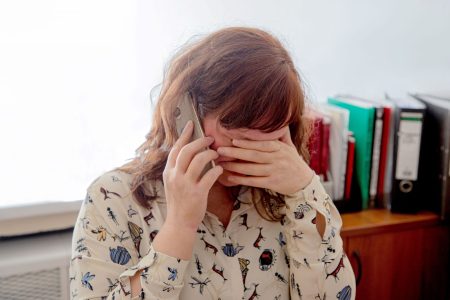 Жителей Тверской области предупредили о новой схеме мошенников в два звонка Жителей Тверской области предупредили о новой схеме мошенников в два звонка