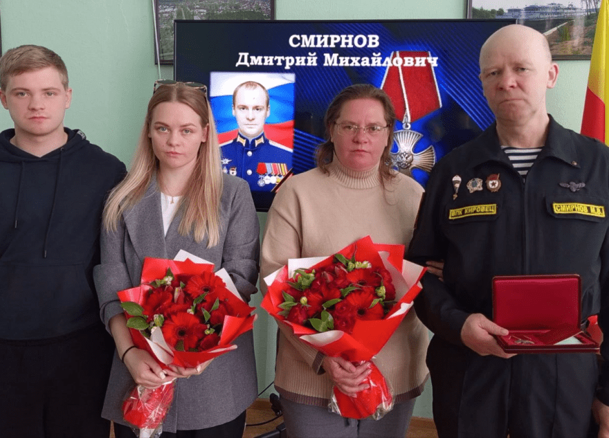 Родители погибшего военнослужащего из Тверской области получили посмертную награду сына Родители погибшего военнослужащего из Тверской области получили посмертную награду сына