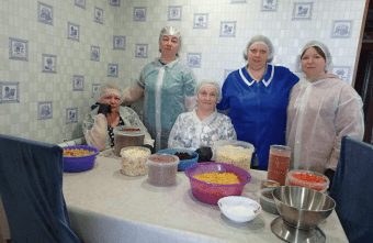 В Тверской области женщины самостоятельно делают продукты для доставки беспилотниками в зону СВО В Тверской области женщины самостоятельно делают продукты для доставки беспилотниками в зону СВО