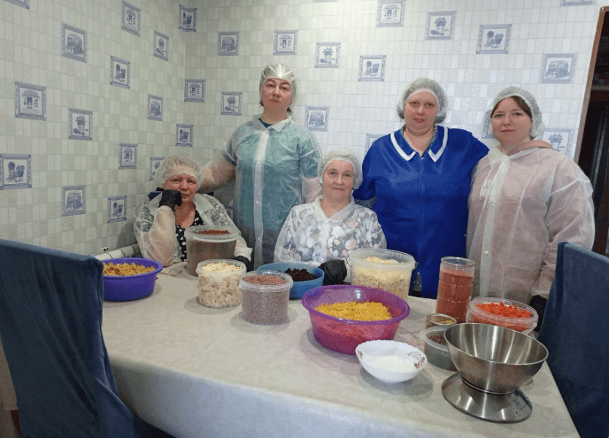 В Тверской области женщины самостоятельно делают продукты для доставки беспилотниками в зону СВО