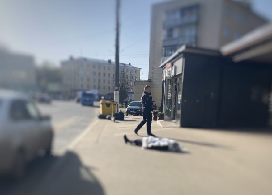 На улице в Твери несколько часов лежал труп