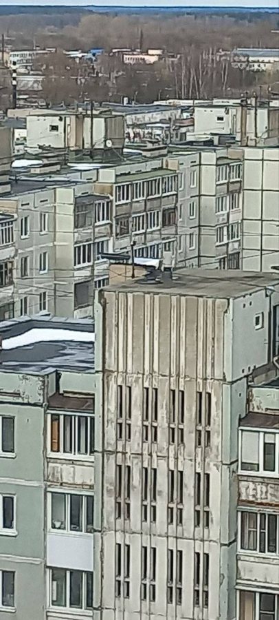 В Твери на людей могут упасть стальные листы