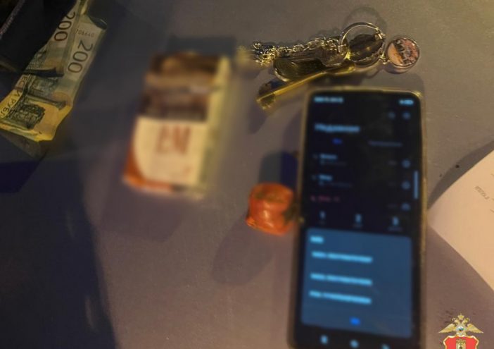 Почти 10 граммов "синтетики" везли в такси двое жителей Тверской области Почти 10 граммов "синтетики" везли в такси двое жителей Тверской области
