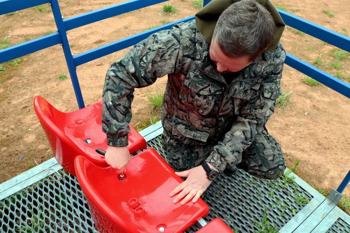 В Тверской области вандалы и их родители восстановили разбитые трибуны