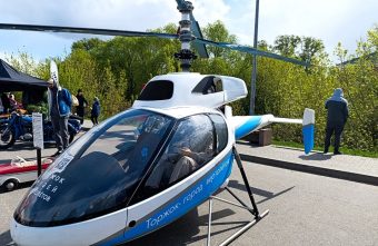 На парковку у тверского ТЦ приземлился вертолет На парковку у тверского ТЦ приземлился вертолет