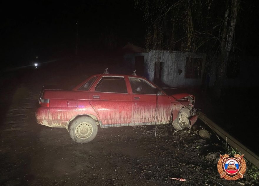Пьяная женщина-водитель ВАЗа протаранила опору ЛЭП в Тверской области Пьяная женщина-водитель ВАЗа протаранила опору ЛЭП в Тверской области