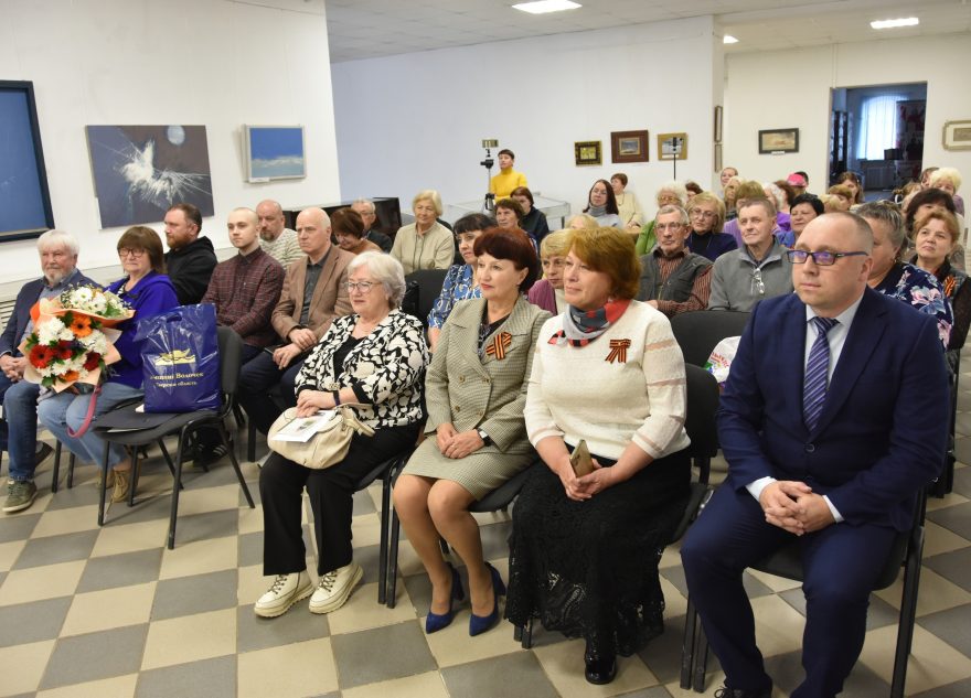 Выставка живописи открылась в Вышнем Волочке