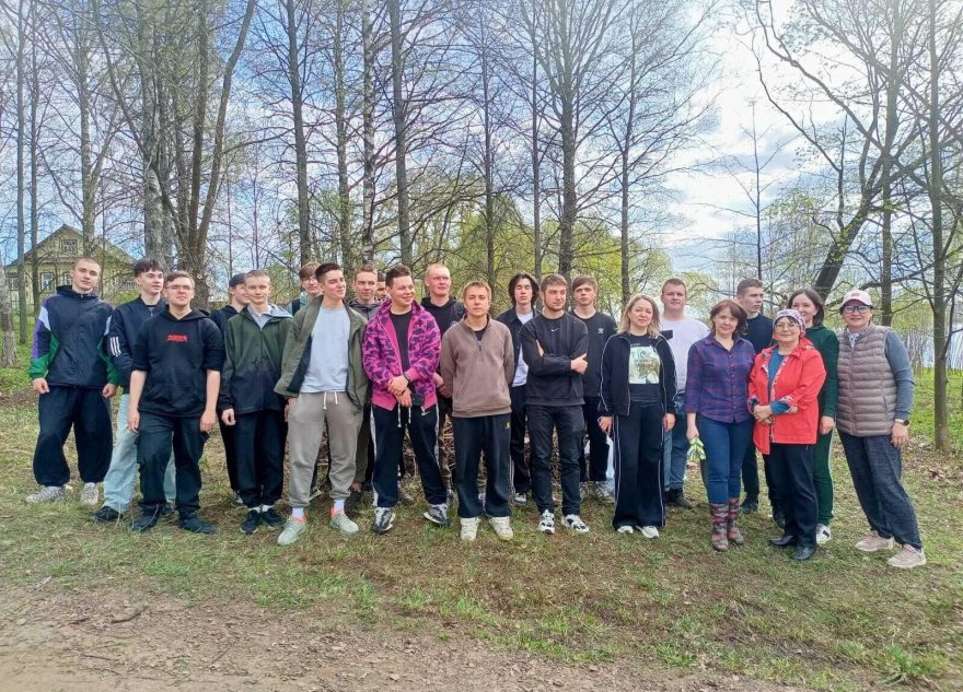 В Калязине продолжаются массовые субботники в общественных местах