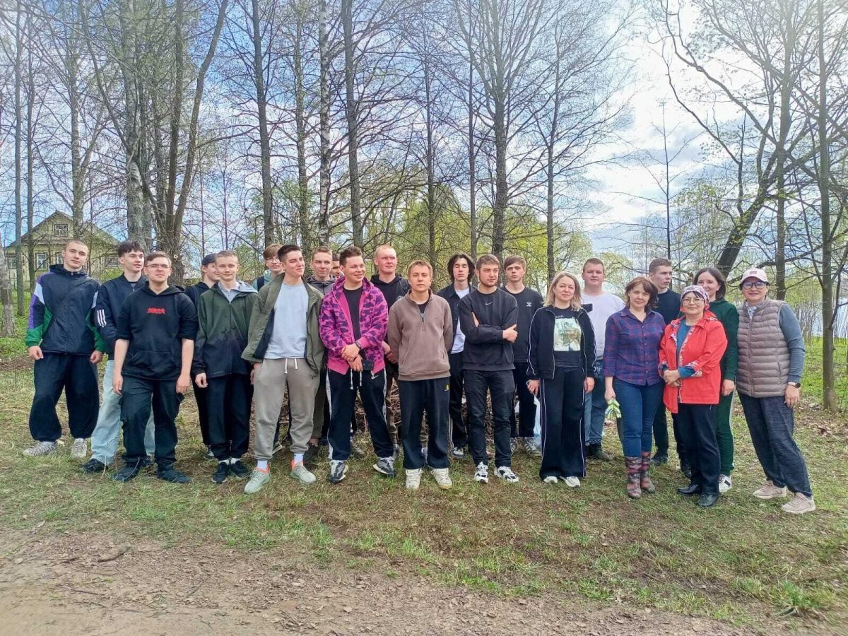 В Калязине продолжаются массовые субботники в общественных местах