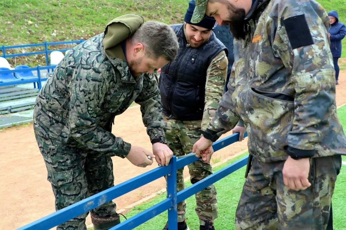 В Тверской области вандалы и их родители восстановили разбитые трибуны