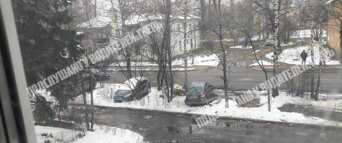 Опубликованы фотографии с места ДТП в Твери с участием УАЗа, «Тойоты» и «Лады»