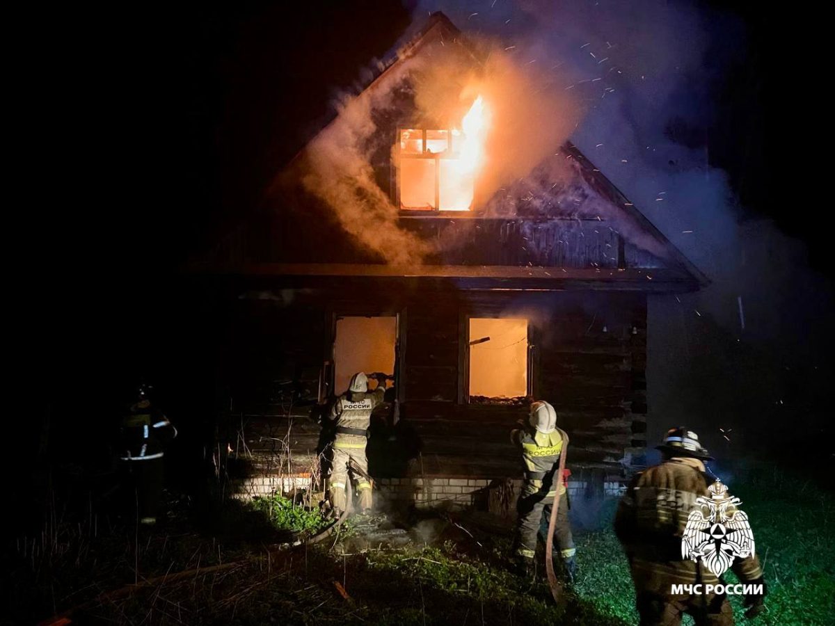 После пожара в заброшенном доме в Тверской области нашли труп