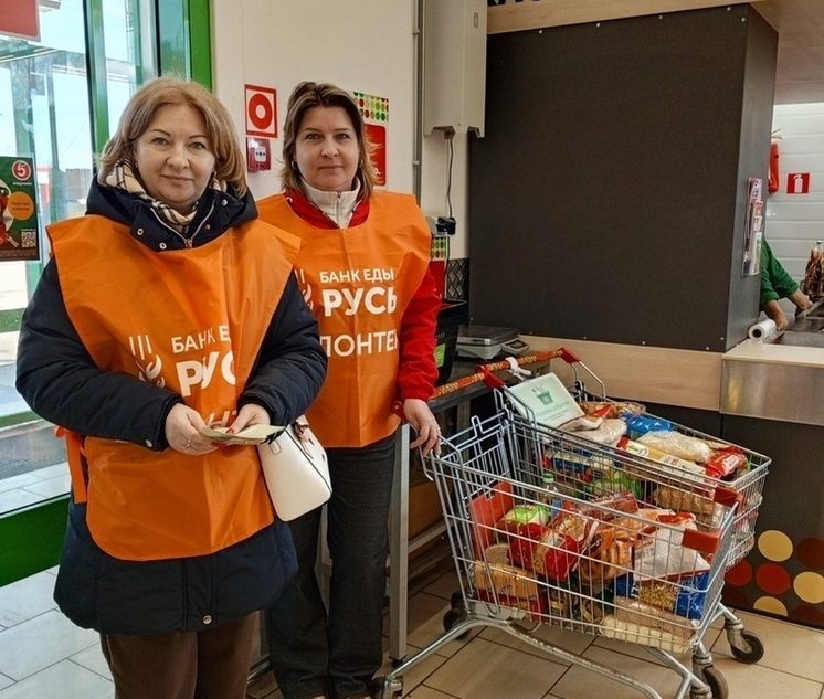 В Оленино волонтеры собрали для нуждающихся продукты питания