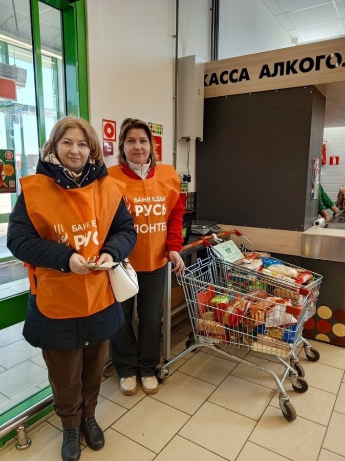 В Оленино волонтеры собрали для нуждающихся продукты питания