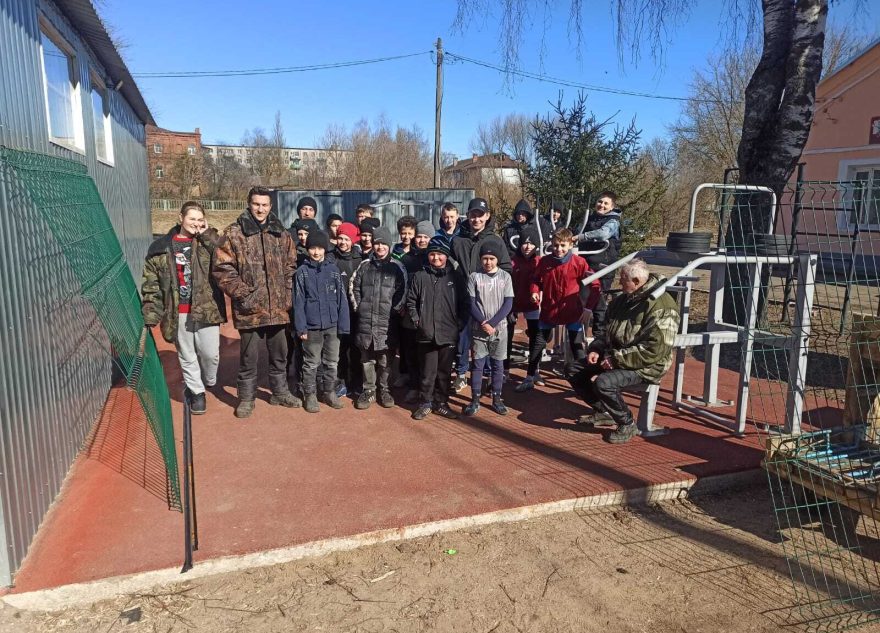 В Вышнем Волочке убрались на территории МДОКа