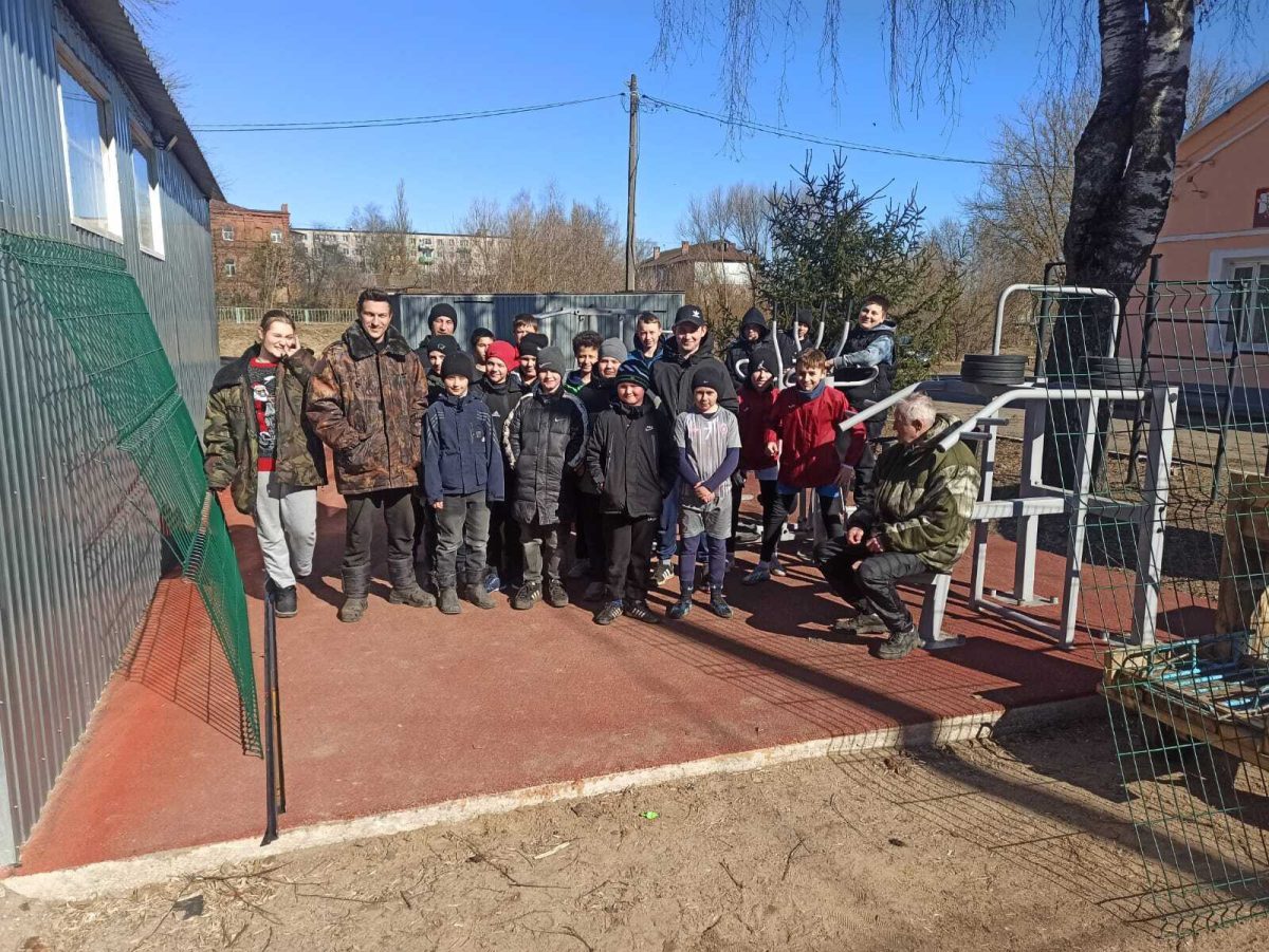 В Вышнем Волочке убрались на территории МДОКа В Вышнем Волочке убрались на территории МДОКа