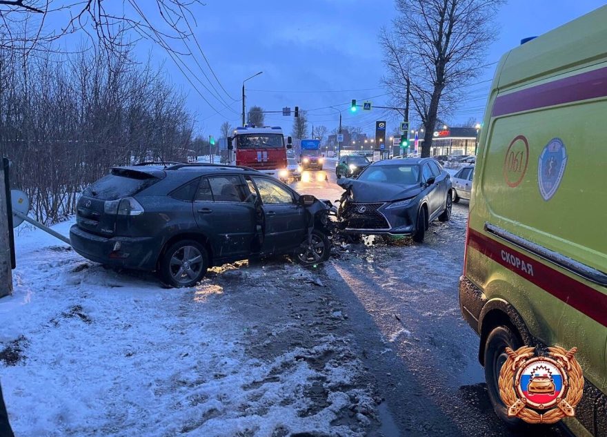 7-летняя девочка пострадала в столкновении двух "Лексусов" в Твери