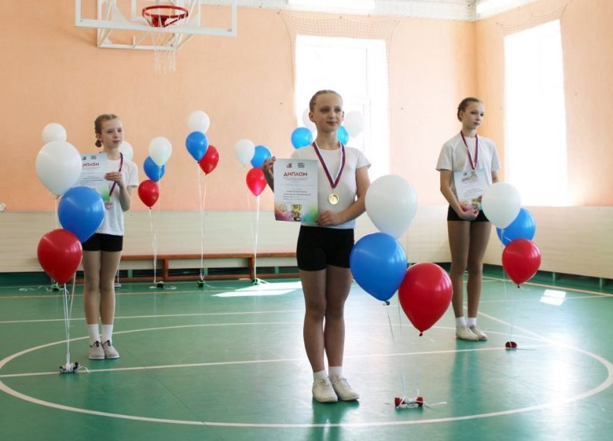 В Торопце школьники соревновались в роуп скиппинге