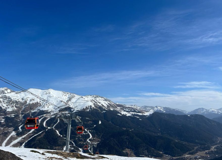 Красная Поляна, Архыз и Домбай стали самыми популярными горнолыжными курортами России