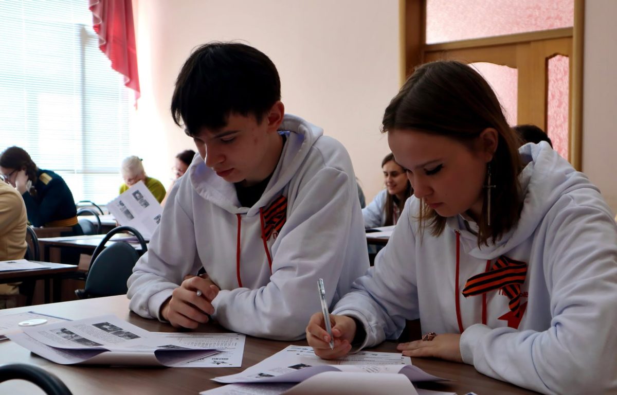 Жители Тверской области написали «Диктант Победы – 2025»