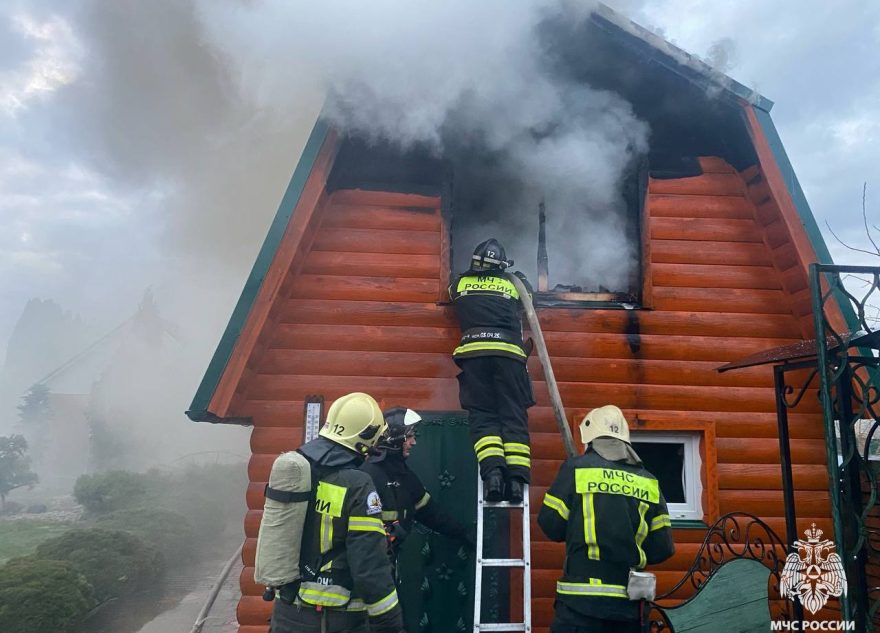 Пострадавшего при пожаре в Тверской области доставили в больницу Пострадавшего при пожаре в Тверской области доставили в больницу