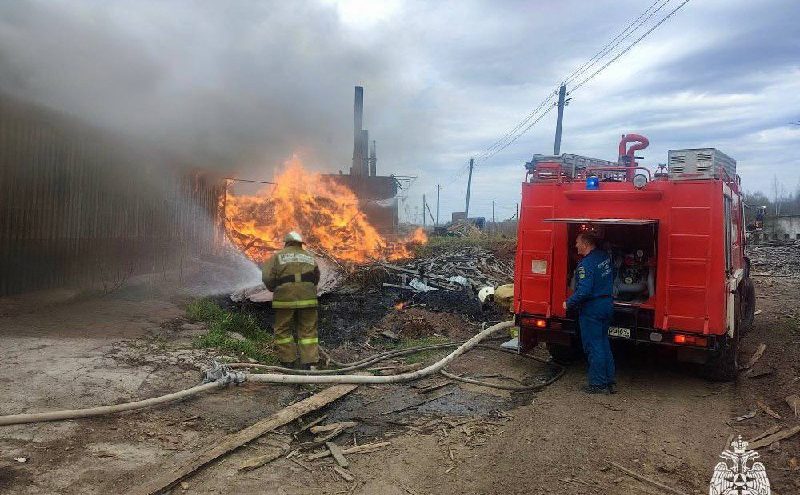 В Тверской области вспыхнул сарай
