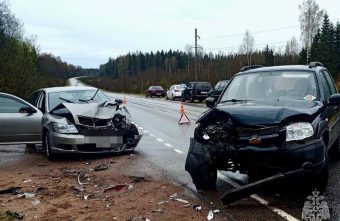 Два человека пострадали в тройном ДТП в Тверской области Два человека пострадали в тройном ДТП в Тверской области