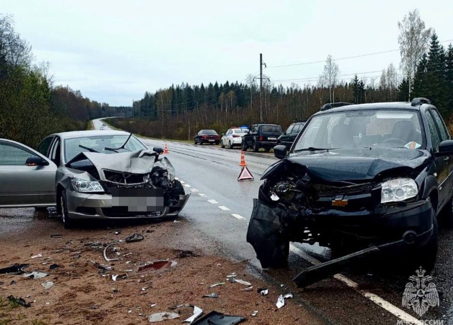 Два человека пострадали в тройном ДТП в Тверской области