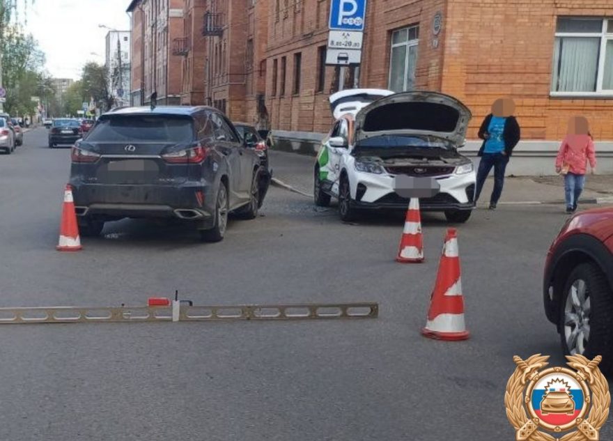В результате ДТП в центре Твери пострадал младенец В результате ДТП в центре Твери пострадал младенец