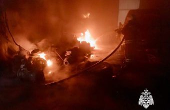 МЧС опубликовало видео пожара в ангаре в Тверской области МЧС опубликовало видео пожара в ангаре в Тверской области