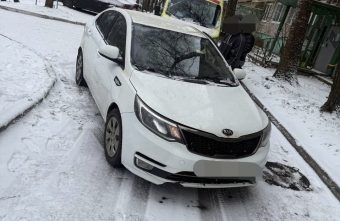 Водитель Kia сбил девочку-подростка во дворе дома в Твери Водитель Kia сбил девочку-подростка во дворе дома в Твери