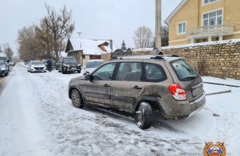 "Лада" и "Опель" столкнулись в Твери, есть пострадавшая "Лада" и "Опель" столкнулись в Твери, есть пострадавшая