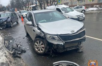 Трёхлетняя девочка пострадала в столкновении "Рено" и "Киа" в Твери Трёхлетняя девочка пострадала в столкновении "Рено" и "Киа" в Твери