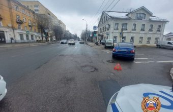 Водителя-нарушителя доставили в больницу после ДТП в Твери Водителя-нарушителя доставили в больницу после ДТП в Твери