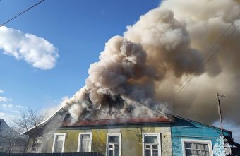 В Тверской области загорелся четырёхквартирный жилой дом В Тверской области загорелся четырёхквартирный жилой дом