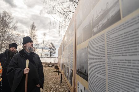 Тверской митрополит Амвросий посетил место исчезнувшего монастыря в Калязине Тверской митрополит Амвросий посетил место исчезнувшего монастыря в Калязине