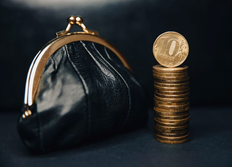 В России в 2026 году пенсии повысят в два этапа