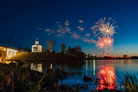 Жителям Тверской области придется отмечать праздники без салютов еще полгода