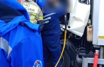 Спасатели МЧС ликвидировали последствия ДТП в Тверской области Спасатели МЧС ликвидировали последствия ДТП в Тверской области