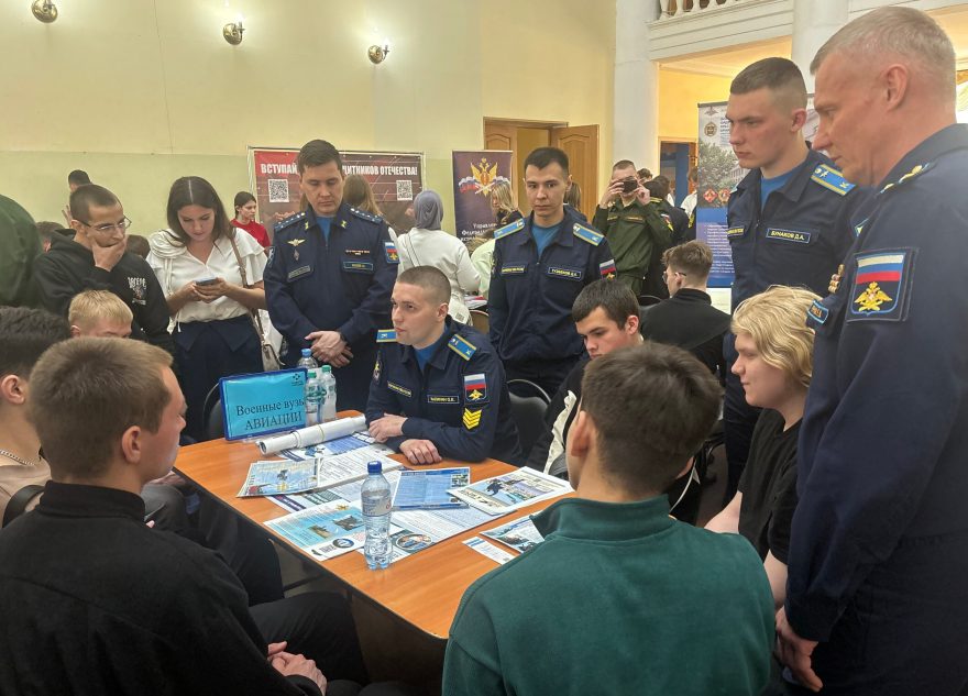 Старшеклассники Верхневолжья приняли участие в акции «Твой выбор - защита Отечества!»