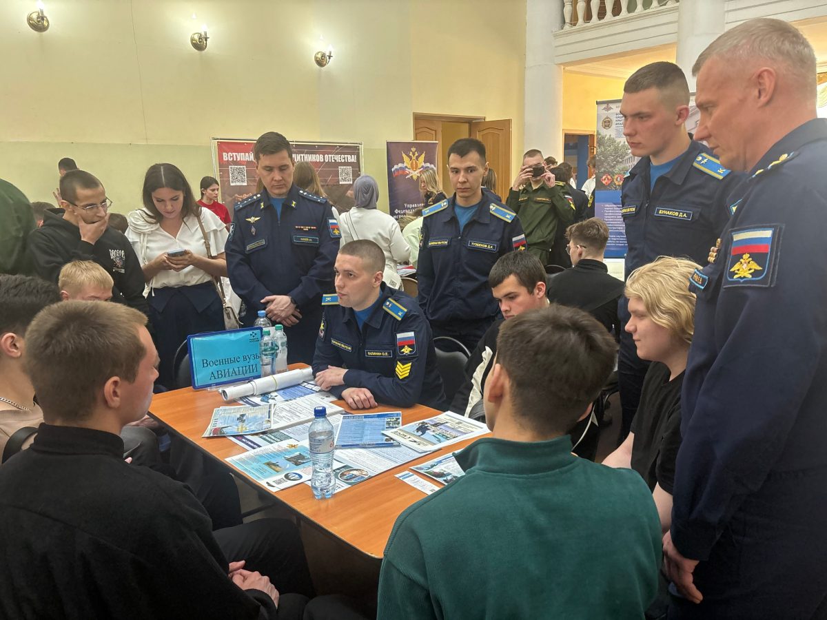 Старшеклассники Верхневолжья приняли участие в акции «Твой выбор - защита Отечества!»