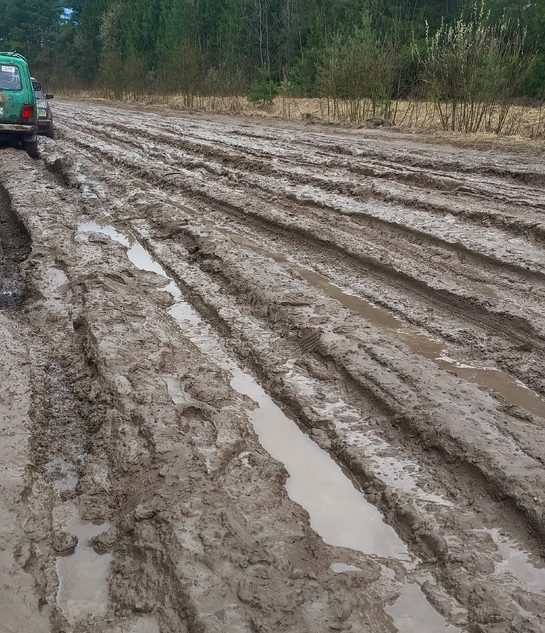Дорога в Тверской области стала настоящим испытанием для водителей Дорога в Тверской области стала настоящим испытанием для водителей