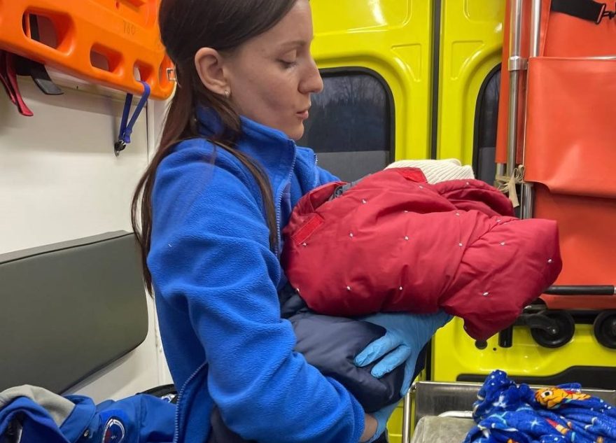 Медики рассказали, как спасали детей на пожаре под Тверью