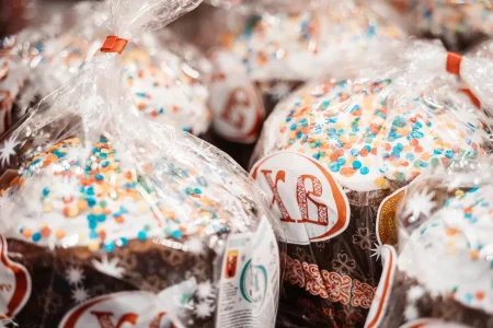 Во всех районах Твери начали продавать пасхальные куличи Во всех районах Твери начали продавать пасхальные куличи