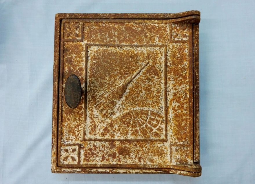 В сеть опубликовали фото космической печной дверцы