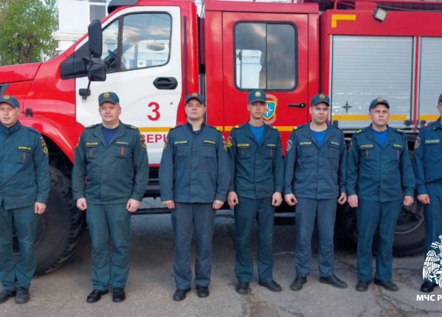 Огнеборцы в Тверской области спасли двух человек во время пожара Огнеборцы в Тверской области спасли двух человек во время пожара