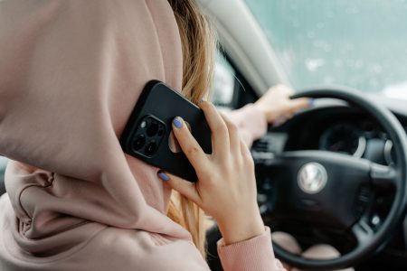 Владелец счета, на который мошенники перевели деньги, вернет их тверской пенсионерке счета