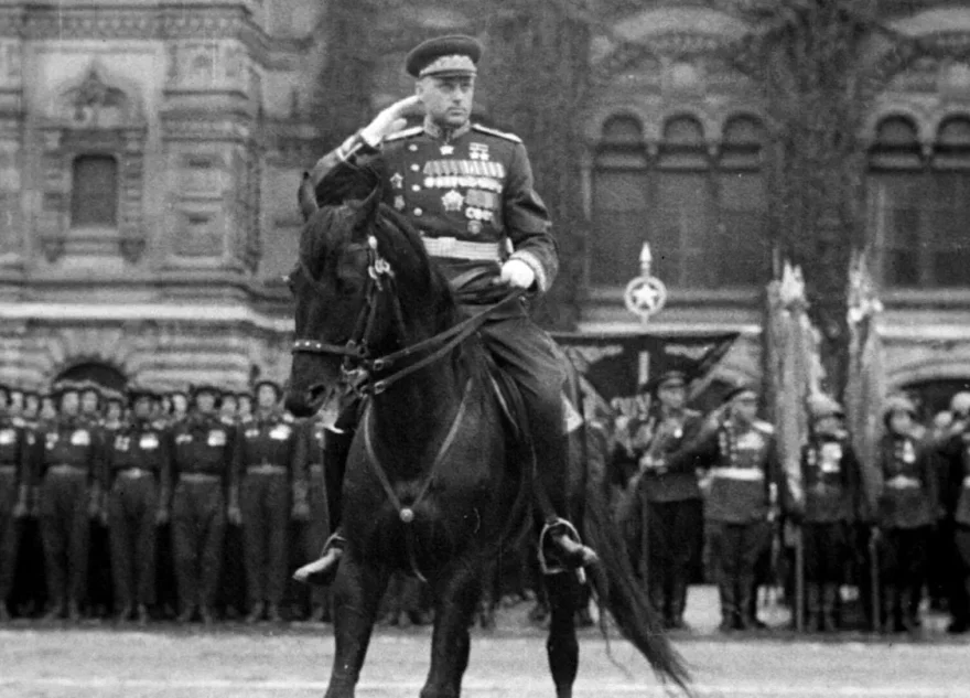 На российском телевидении впервые покажут полную версию Парада Победы 1945 года На российском телевидении впервые покажут полную версию Парада Победы 1945 года
