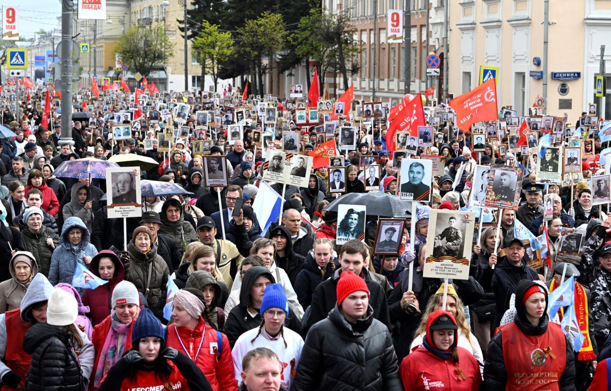 Больше 11 тысяч человек приняли участие в шествии «Бессмертного полка» в Твери